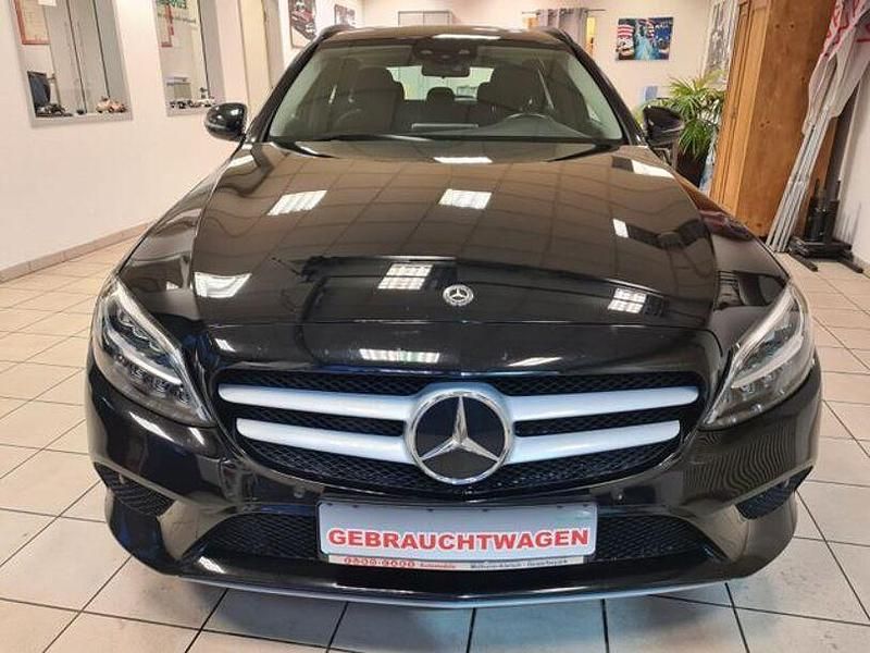 Gebraucht Mercedes C180 149 PS (109 kW) 2021 Schwarz Kombi
