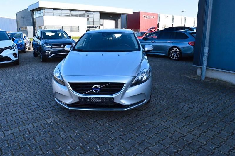 Gebraucht Volvo V40 114 PS (83 kW) 2013 Silber Limousine