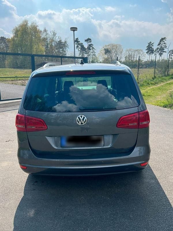 Second-hand VW Sharan 170 CP (125 kW) 2011 Gri Monovolum