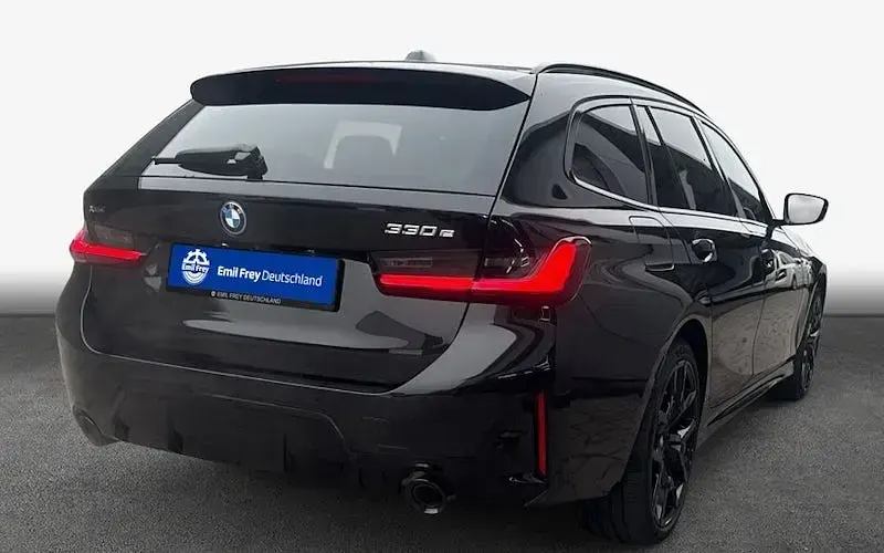 Neu BMW 330e Comfort Edition 292 PS (214 kW) 2026 Schwarz Kombi