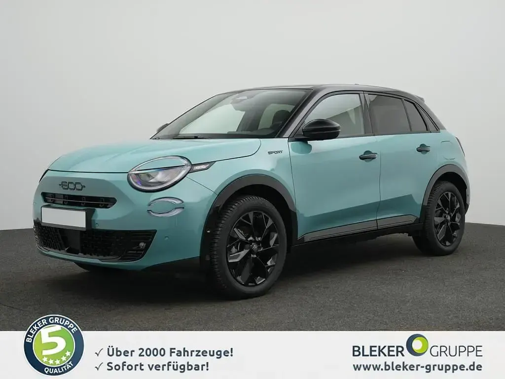 Neu Fiat 600E Sport 114 kW (156 PS) 2026 Mare grün / schwarz SUV