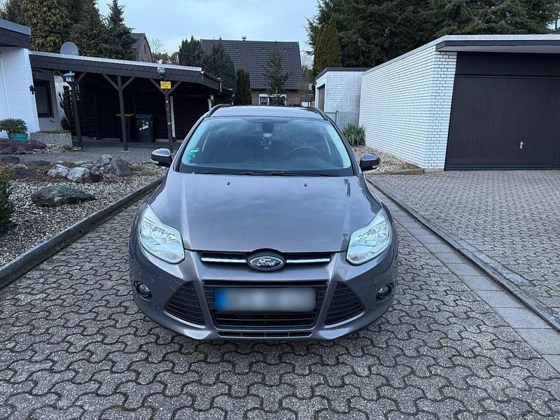 Gebraucht Ford Focus 116 PS (85 kW) 2013 Braun Kombi