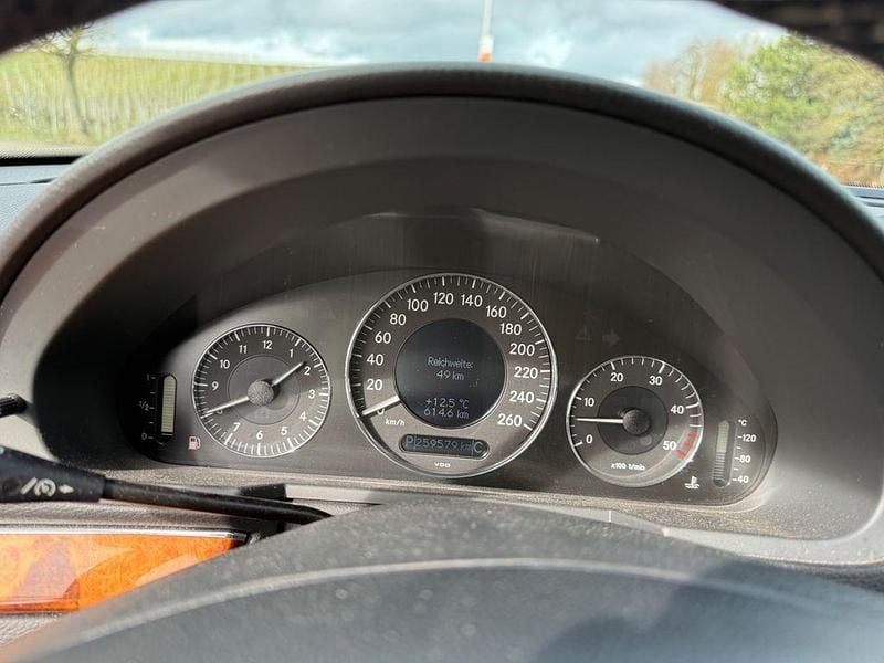 Gebraucht Mercedes E320 224 PS (164 kW) 2006 Silber Kombi