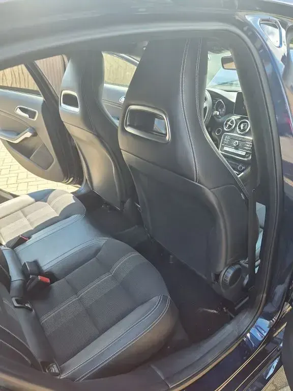 Gebraucht Mercedes A180 116 PS (85 kW) 2018 Blau Limousine