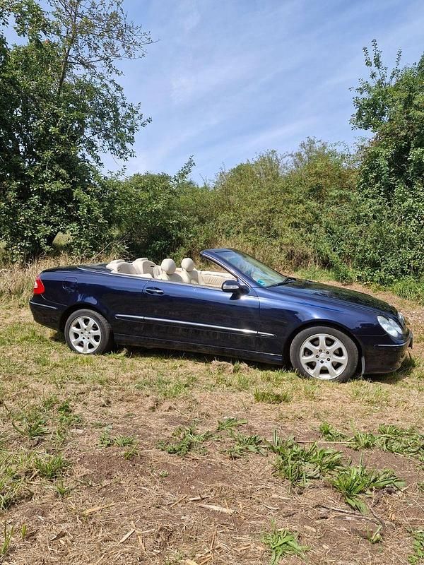 Blau Gebraucht 2005 Mercedes CLK240 Cabrio | 6.900 € (Teuer) - Bild 1/4