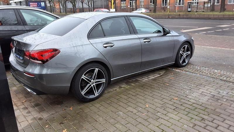 Gebraucht Mercedes A200 163 PS (119 kW) 2019 Grau Limousine