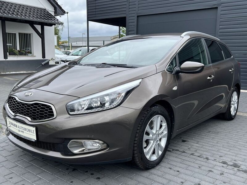 Braun Gebraucht 2014 Kia Ceed Sportswagon FIFA World Cup Edition Kombi | 7.970 € (Etwas zu teuer) - Bild 1/4
