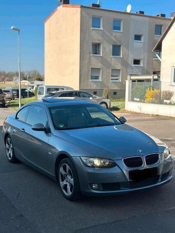 Grau Gebraucht 2007 BMW 320 Coupé | 4.600 € (Guter Preis) - Bild 1/4