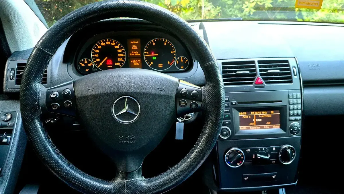 Gebraucht Mercedes A180 109 PS (80 kW) 2010 Schwarz Kleinwagen