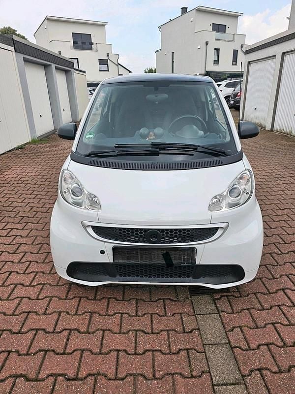 Weiß Gebraucht 2014 Smart ForTwo Coupé Coupé | 7.200 € (Etwas zu teuer) - Bild 1/4