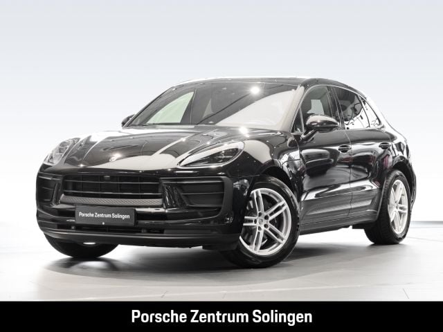 Tiefschwarzmetallic Gebraucht 2023 Porsche Macan SUV | 73.950 € (Fairer Preis) - Bild 1/4