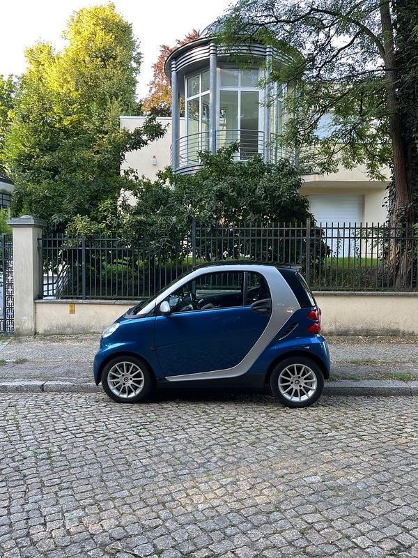 Blau Gebraucht 2009 Smart ForTwo Coupé Coupé | 8.700 € - Bild 1/4