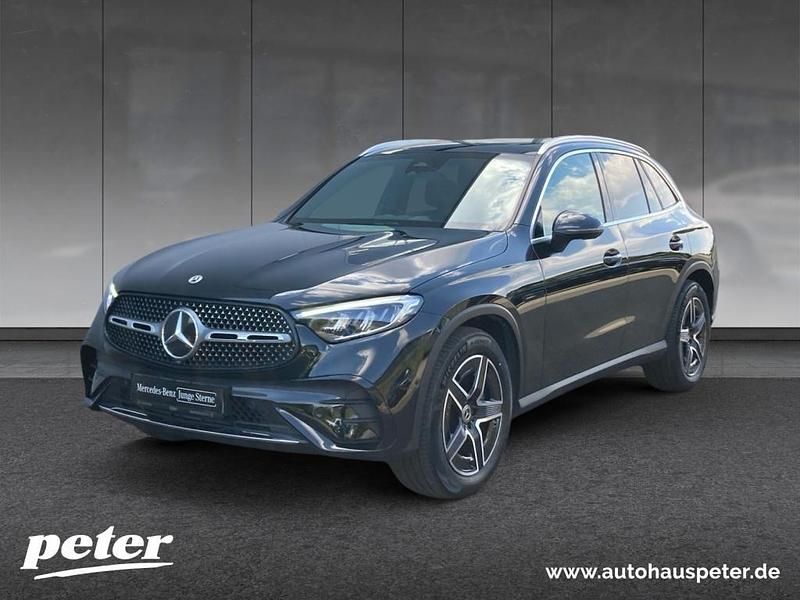 Metalliclack obsidianschwarz Gebraucht 2024 Mercedes GLC200 AMG SUV | 53.630 € (Fairer Preis) - Bild 1/4