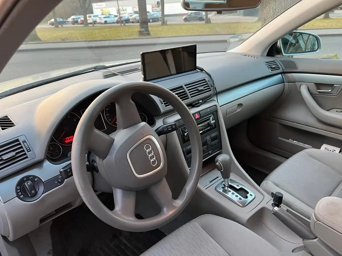 Używany Audi A4 131 KM (96 kW) 2005 Szary Sedan/Limuzyna