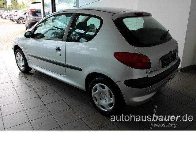 Gebraucht Peugeot 206 Premium 75 PS (55 kW) 2002 Grau Limousine