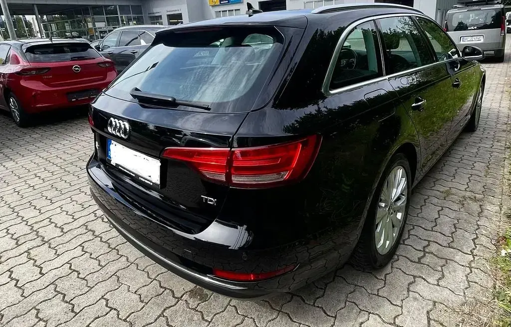 Gebraucht Audi A4 150 PS (110 kW) 2016 Schwarz Kombi