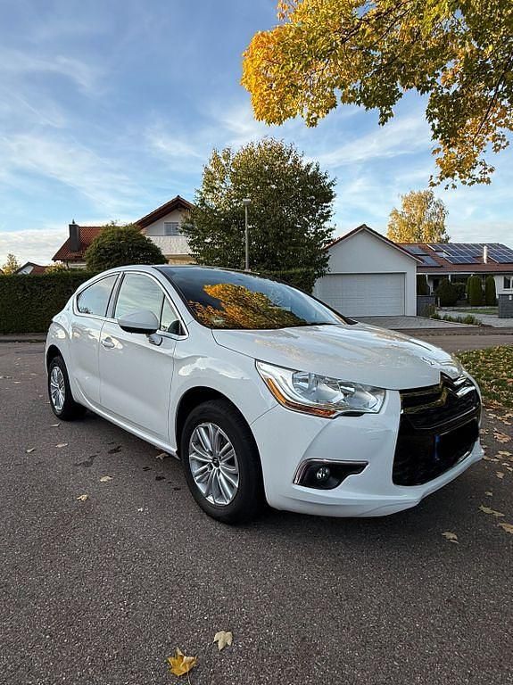 Weiß Gebraucht 2014 Citroën DS4 So Chic Kleinwagen | 7.999 € (Fairer Preis) - Bild 1/4