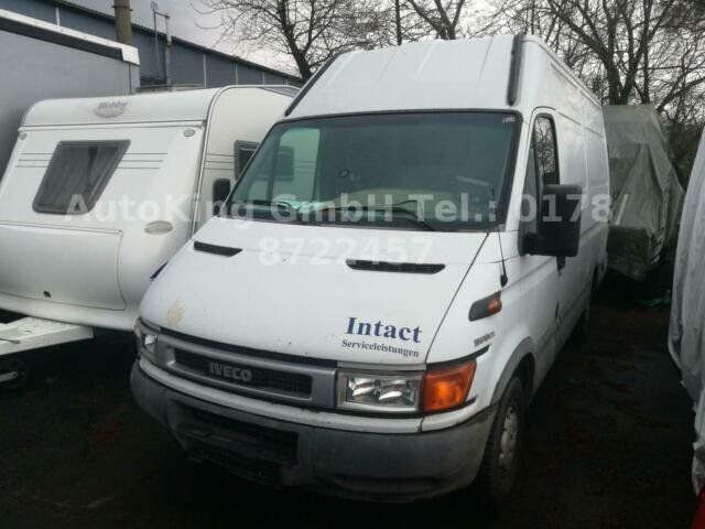 Second-hand Iveco Daily 97 CP (71 kW) 2003 Alb Monovolum