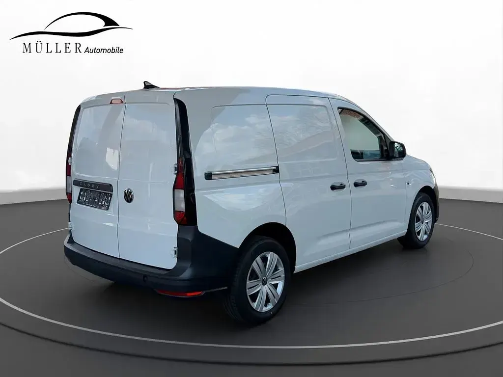 Gebraucht VW Caddy Basis 75 PS (55 kW) 2022 Weiß Van / Kleinbus