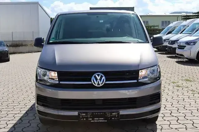 Gebraucht VW Multivan Trendline 150 PS (110 kW) 2018 Beige Van / Kleinbus