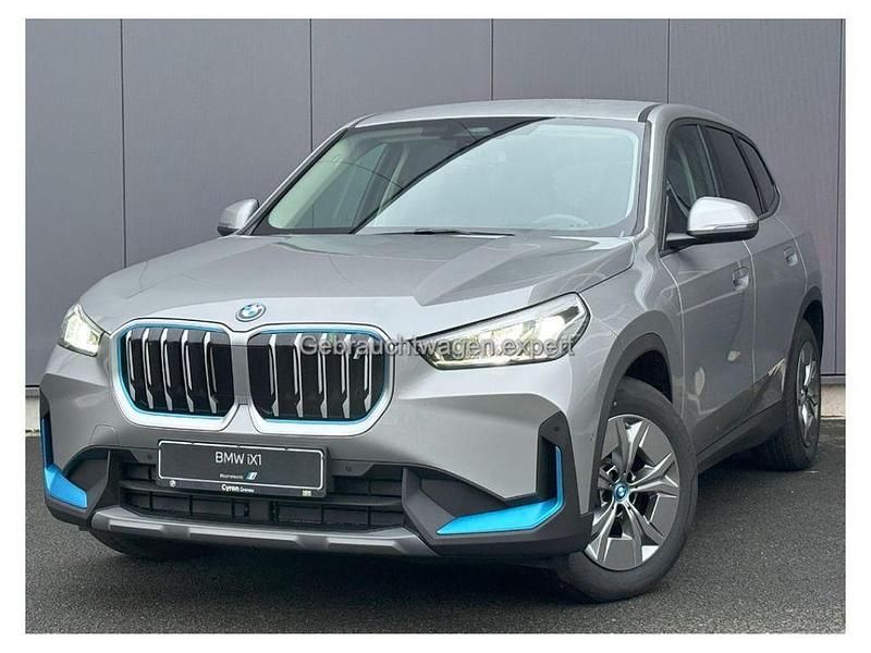 Gebraucht BMW iX1 230 kW (313 PS) 2023 Space silber (metallic) SUV