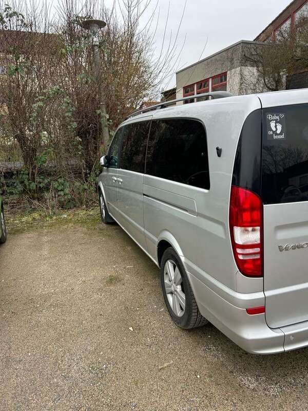 Grau Gebraucht 2012 Mercedes Viano Van / Kleinbus | 19.300 € (Teuer) - Bild 1/4