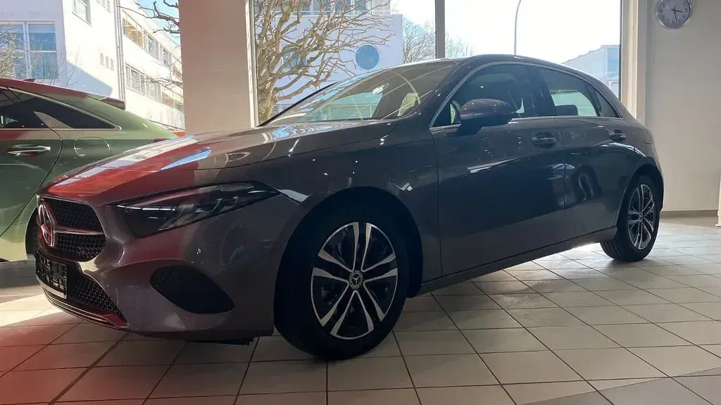 Gebraucht Mercedes A200 163 PS (119 kW) 2024 Mountaingrau  met. Coupé