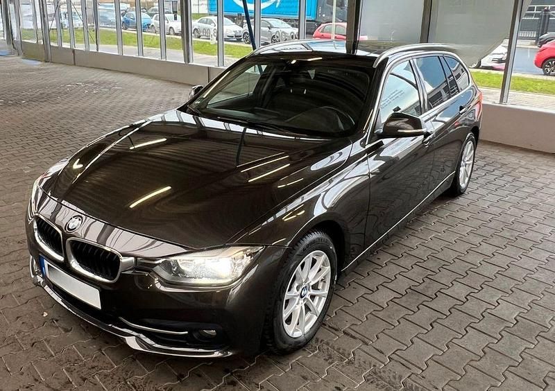 Braun Gebraucht 2016 BMW 320 Sport Line Kombi | 14.900 € (Fairer Preis) - Bild 1/4