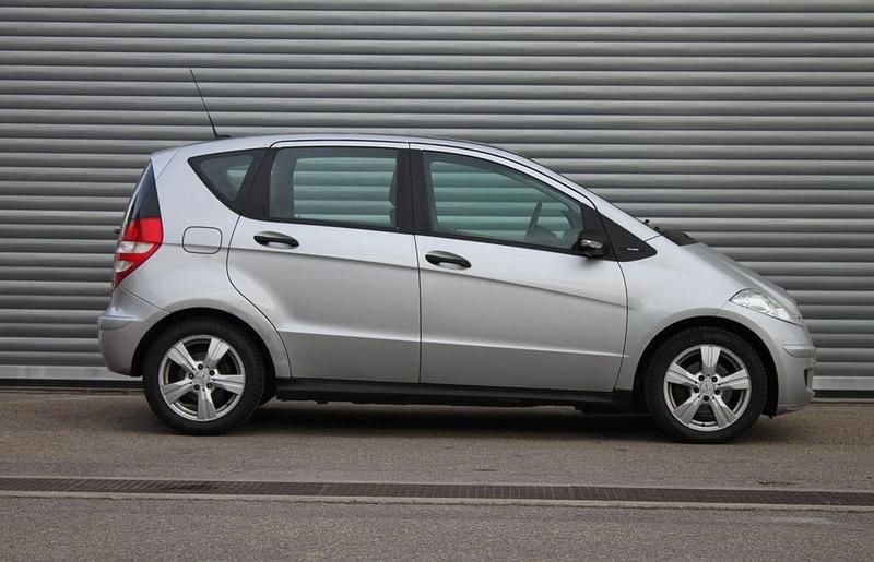 Silber Gebraucht 2004 Mercedes A170 Avantgarde Limousine | 2.189 € (Etwas zu teuer) - Bild 1/4