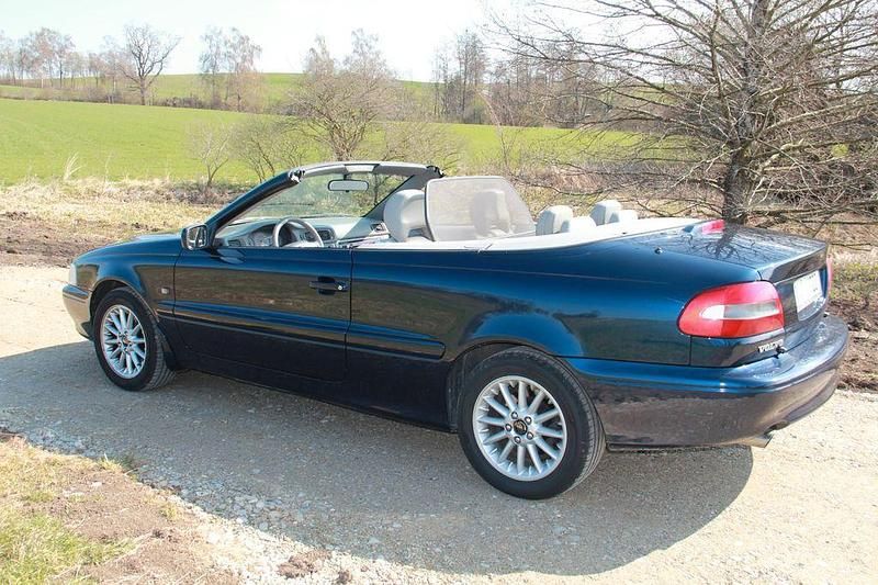 Second-hand Volvo C70 163 CP (119 kW) 2000 Albastru Cabrio