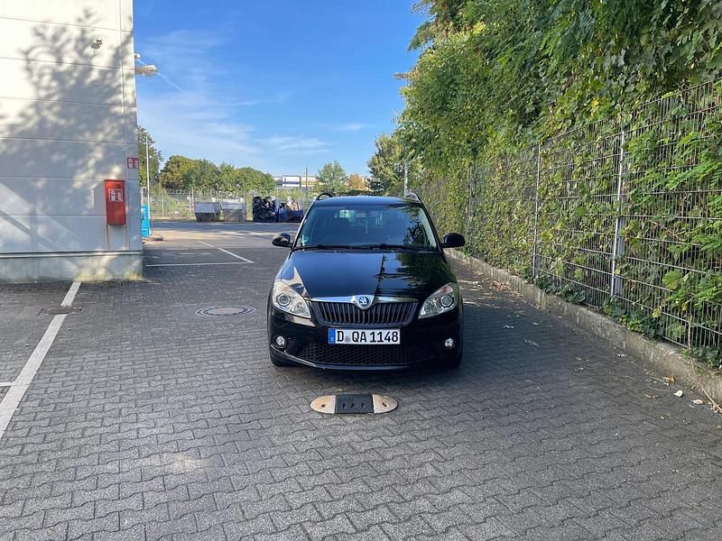 Schwarz Gebraucht 2014 Skoda Fabia Kombi | 5.500 € (Guter Preis) - Bild 1/4