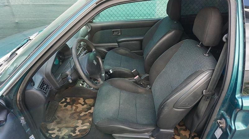 Gebraucht Peugeot 106 60 PS (44 kW) 2001 Grün Kleinwagen