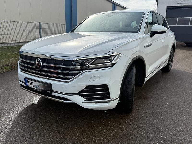 Gebraucht VW Touareg 231 PS (169 kW) 2023 Weiß SUV