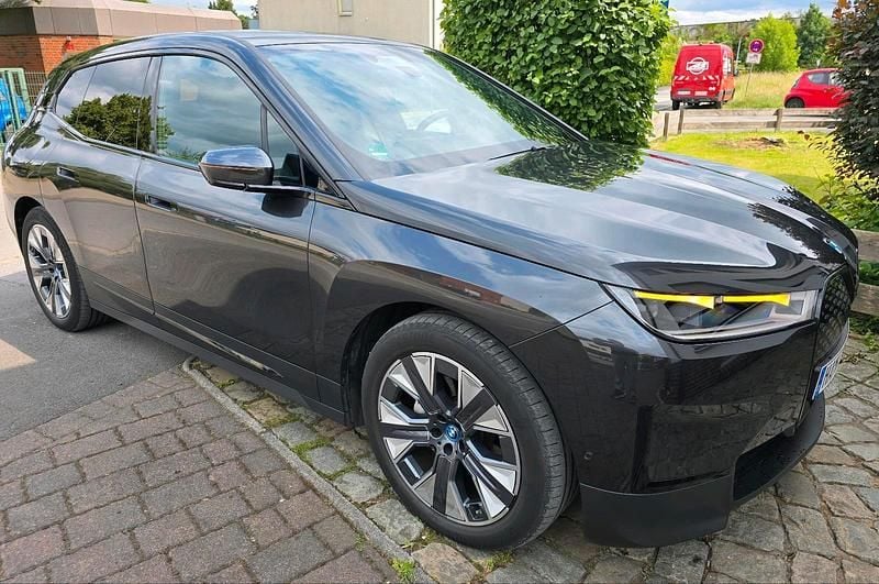 Gebraucht 2022 BMW iX Shadowline SUV | 44.950 € (Superpreis) - Bild 1/4