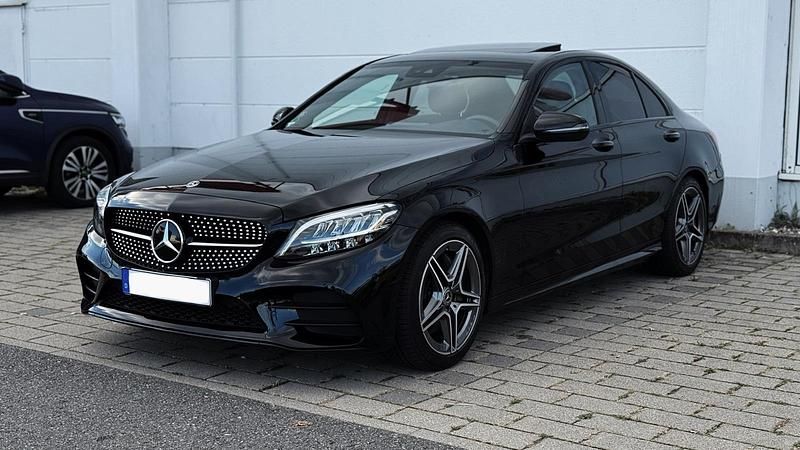 Schwarz Gebraucht 2019 Mercedes C300 AMG line Limousine | 29.900 € (Fairer Preis) - Bild 1/4