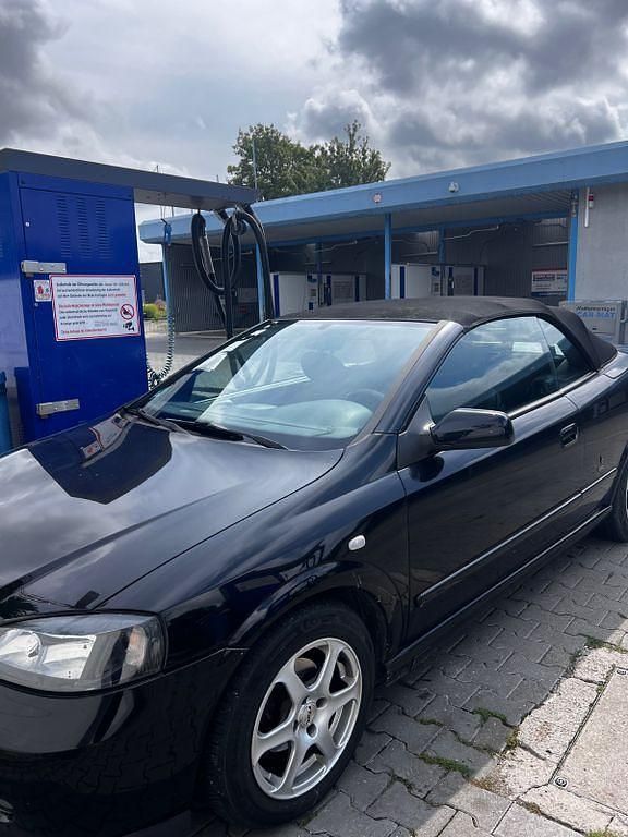 Schwarz Gebraucht 2005 Opel Antara SUV | 1.900 € - Bild 1/4