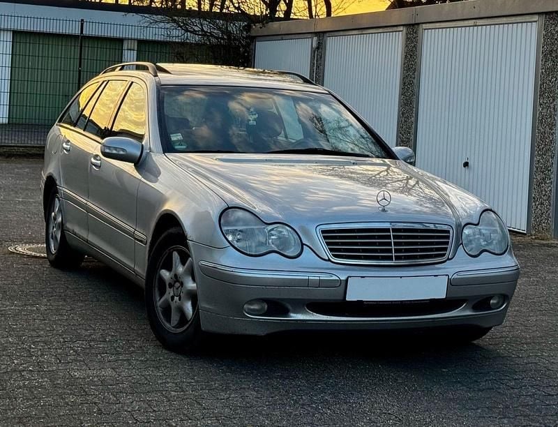 Gebraucht Mercedes C220 Elegance 143 PS (105 kW) 2002 Silber Limousine