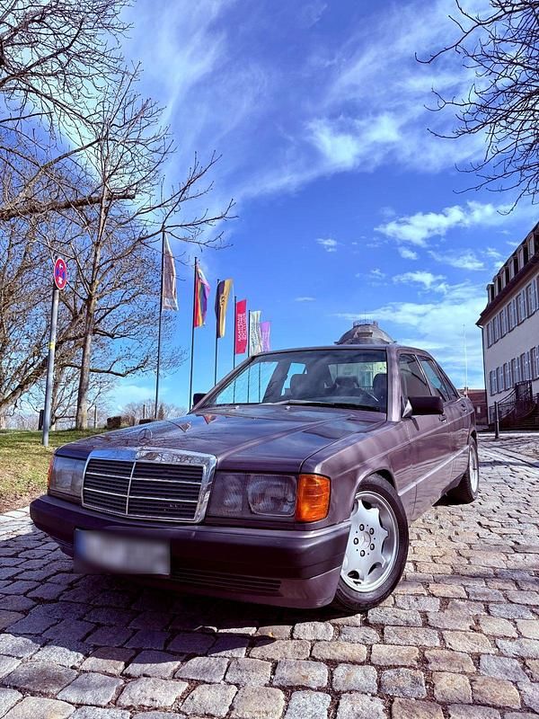Violet Gebraucht 1990 Mercedes 190 Limousine | 7.450 € - Bild 1/4