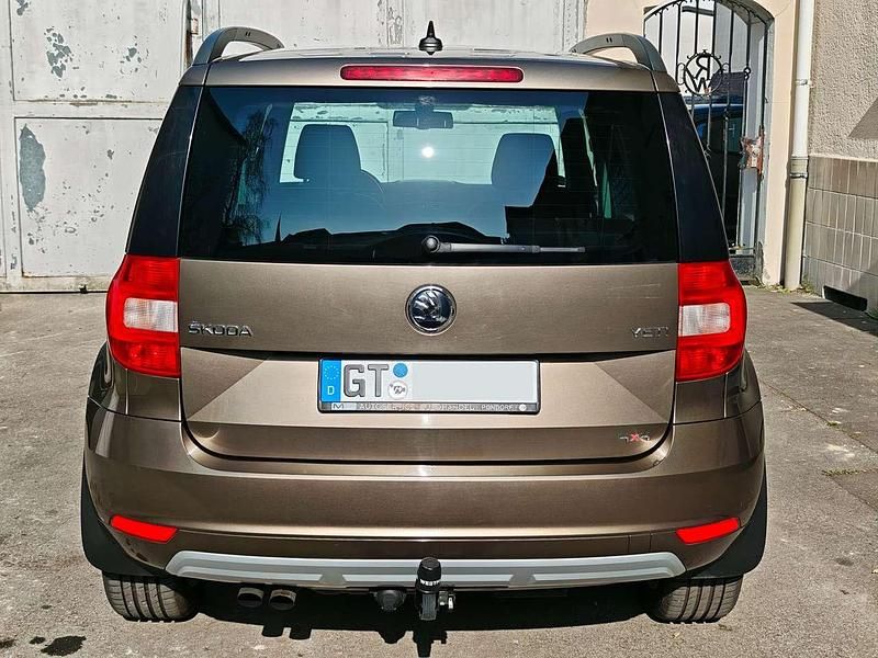 Gebraucht Skoda Yeti Elegance 140 PS (102 kW) 2015 Hneda mato/mato brown SUV