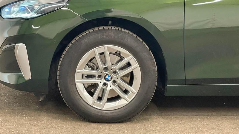 Gebraucht BMW 220 Active Tourer Luxury Line 156 PS (114 kW) 2022 Sanremo green metallic Van / Kleinbus