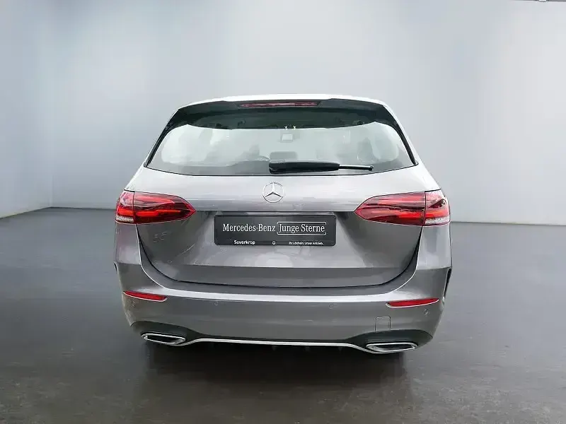 Gebraucht Mercedes B200 AMG 163 PS (119 kW) 2021 Grau Kleinwagen