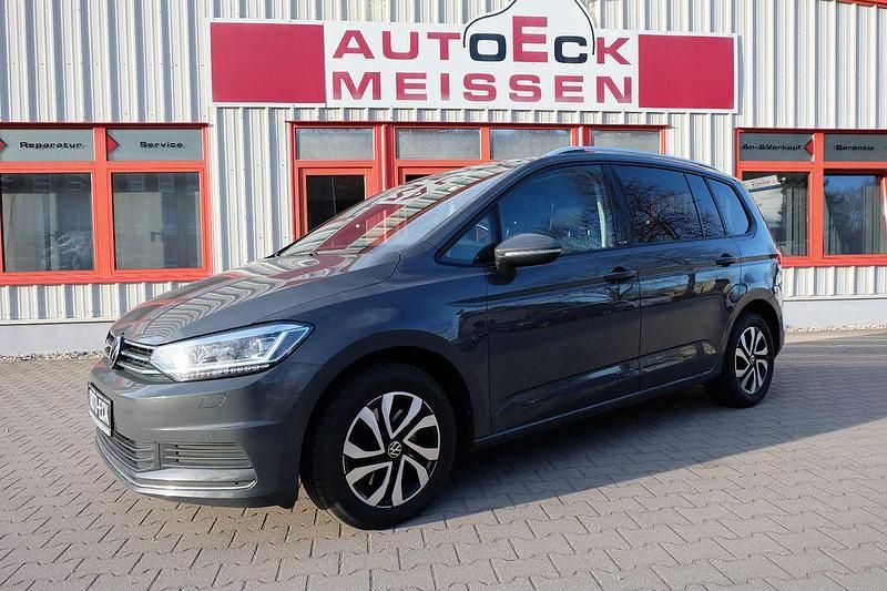 Gebraucht VW Touran Active 150 PS (110 kW) 2022 Grau Van / Kleinbus