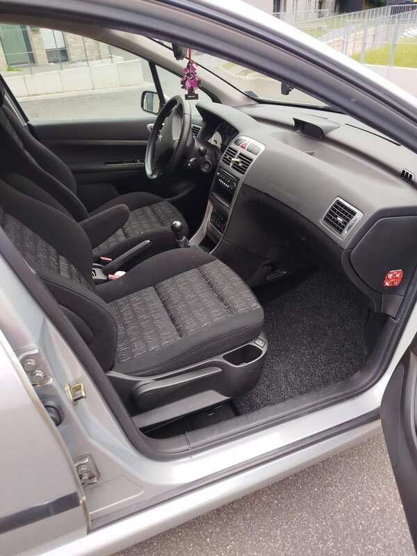 Grau Gebraucht 2005 Peugeot 307 Limousine | 2.100 € (Fairer Preis) - Bild 1/4