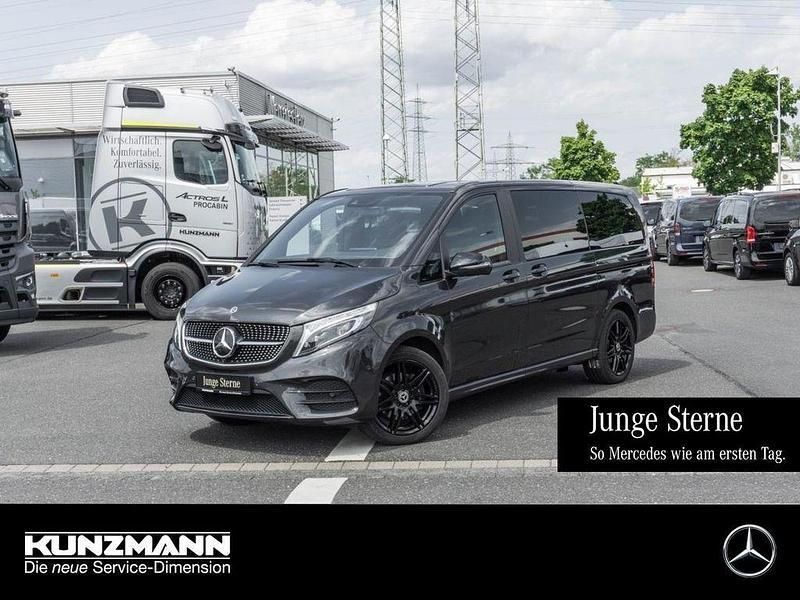Graphitgrau metallic Gebraucht 2021 Mercedes V300 Avantgarde Edition Van / Kleinbus | 53.390 € (Guter Preis) - Bild 1/4