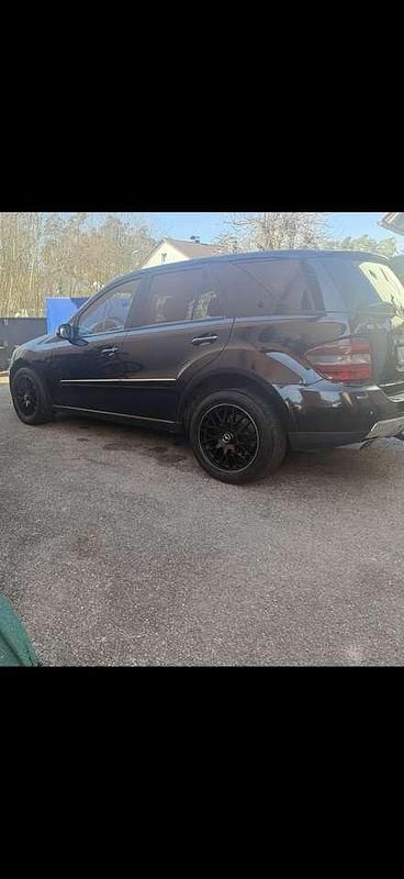 Gebraucht Mercedes ML320 224 PS (164 kW) 2006 Schwarz SUV