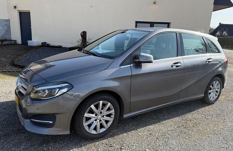 Gebraucht Mercedes B180 109 PS (80 kW) 2017 Grau Van / Kleinbus
