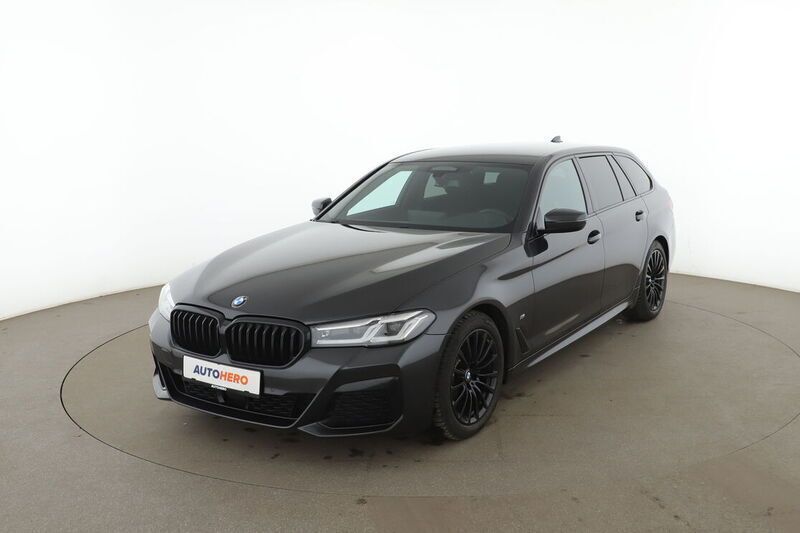 Grau Gebraucht 2022 BMW 520 M Sport Kombi | 35.140 € (Fairer Preis) - Bild 1/4