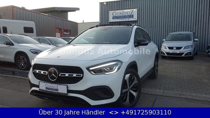 Weiß Gebraucht 2021 Mercedes GLA220 Night SUV | 28.995 € (Superpreis) - Bild 1/4