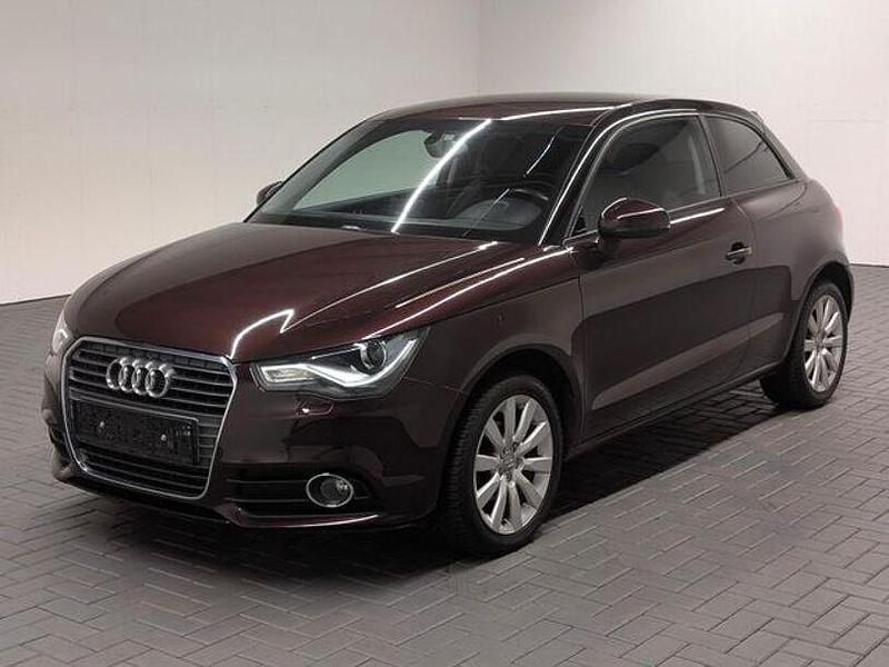 Rot (shirazrotmet.) Gebraucht 2014 Audi A1 Ambiente Kleinwagen | 10.180 € (Fairer Preis) - Bild 1/4