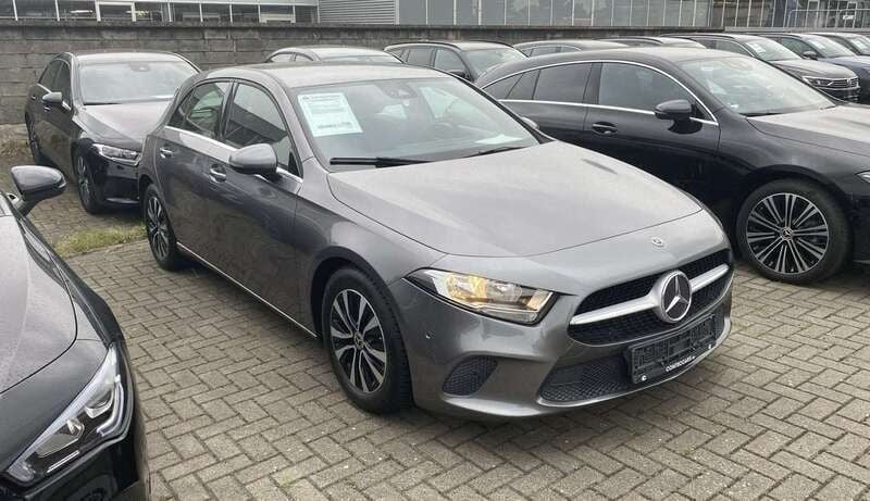 Grau Gebraucht 2019 Mercedes A180 Kleinwagen | 18.500 € (Guter Preis) - Bild 1/4